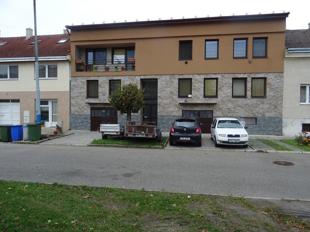 Milanna Apartment Breclav Luaran gambar